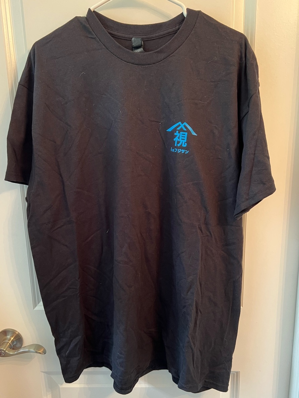 Gildan Black Short-Sleeve Tee with Blue Chest Graphic and Japanese text